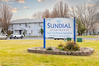 Building Photo - 1650 W Sunland Ave