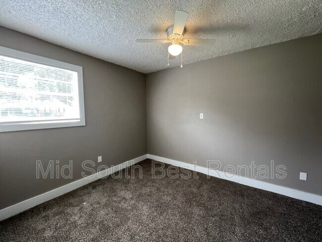Foto del edificio - 4062 Wales Ave