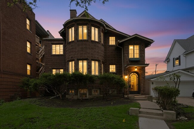 Building Photo - 3248 Maple Ave