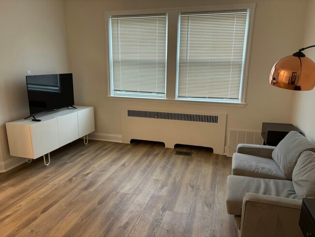 Photo - 1543 Northwick Rd Apartment