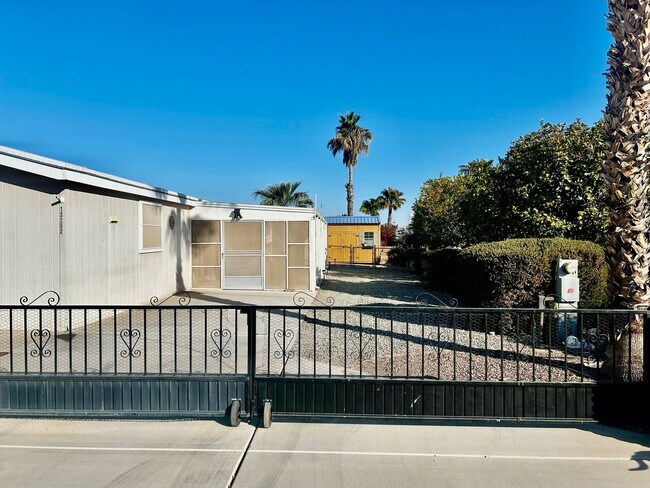 Foto del edificio - Charming 3-Bedroom, 2-Bath Home in Fortuna Foothills