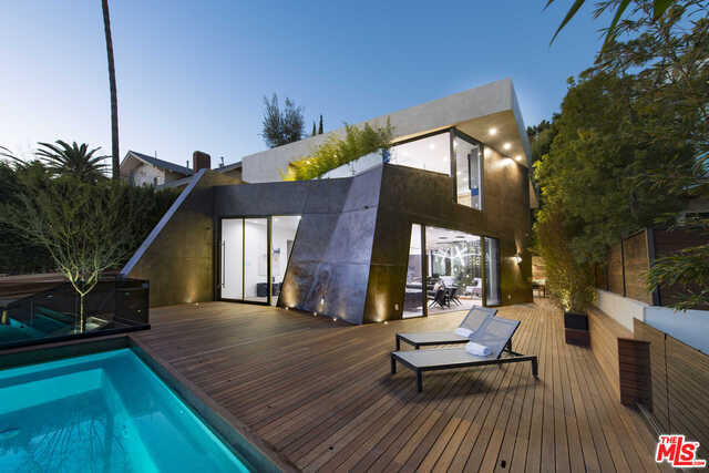 Foto del edificio - 8971 Shoreham Dr