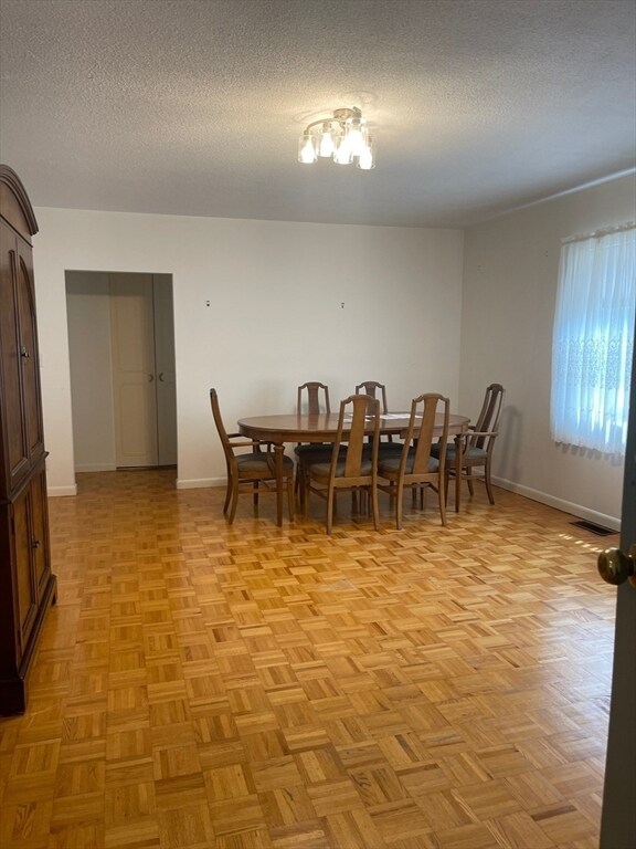 Foto del edificio - 137 Lake Shore Rd