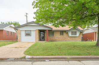 Building Photo - 1401 SW 60th St