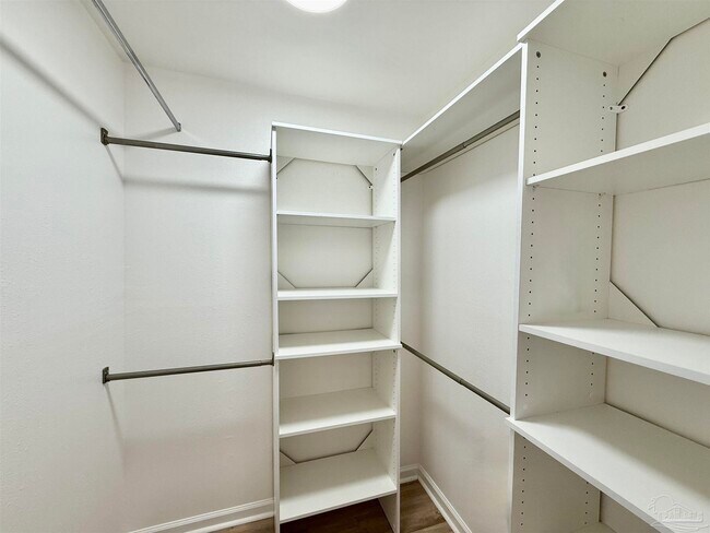 Foto del edificio - 1305 Heatherwood Cir