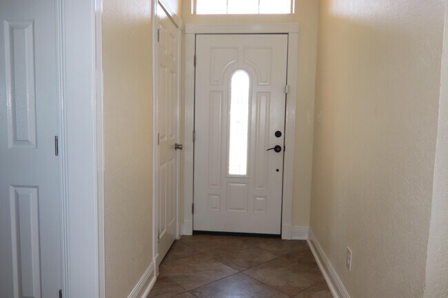 Foto del edificio - 3555 Lake Arthur Dr