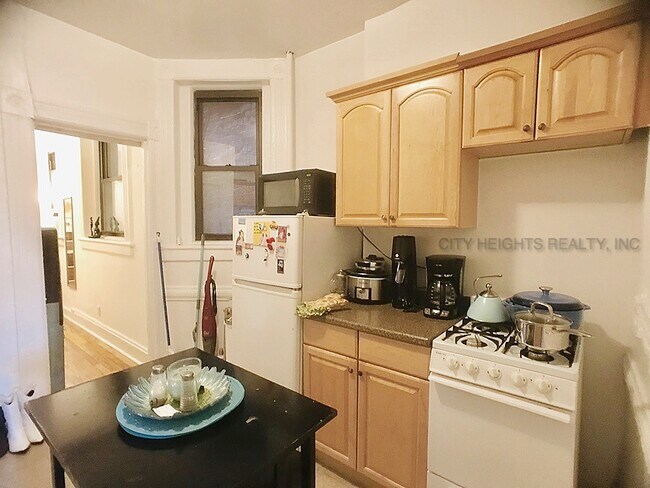 Building Photo - 227 E 28th St