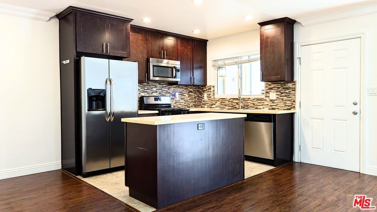 Foto principal - 1728 S Robertson Blvd