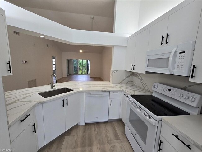 Building Photo - 859 Tanbark Dr