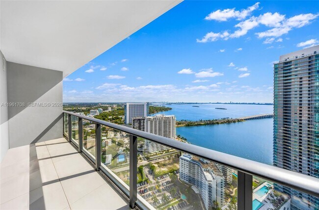 Foto del edificio - 501 NE 31st St