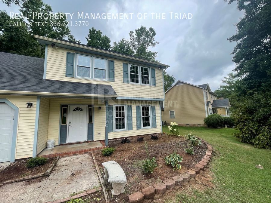 Foto principal - 3 Bedroom, 2 1/2 Bath Two Story Home in Gr...