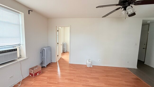 Foto del edificio - 3933 N Clarendon Ave