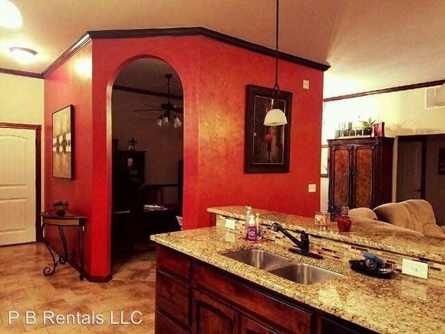 Foto del edificio - 74 Mountain Ridge Dr