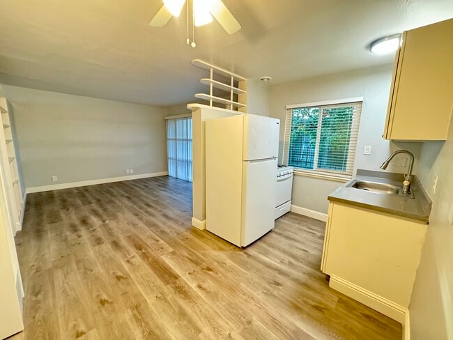 Building Photo - Sunset Crossing