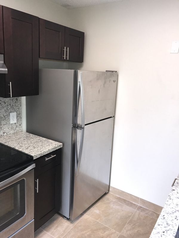 Foto del edificio - 1181 W River Dr
