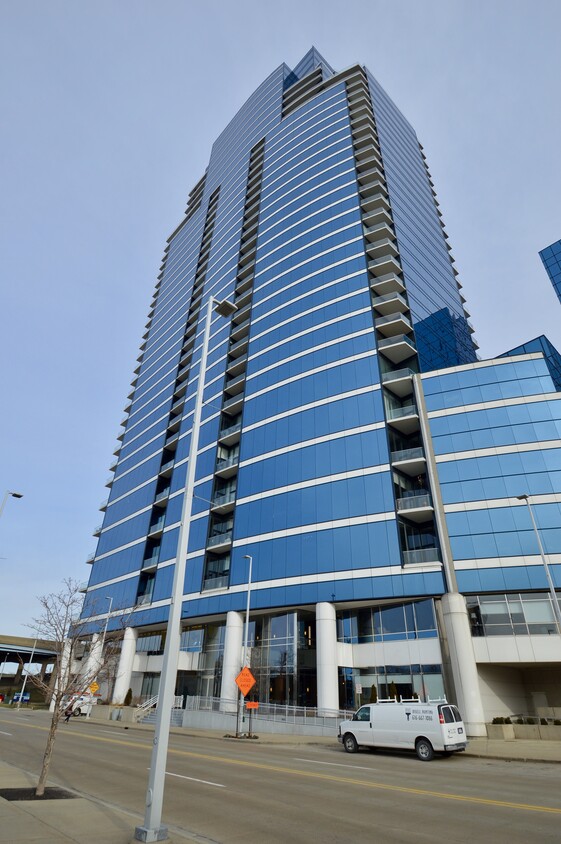 Riverhouse Condos - 335 Bridge St NW