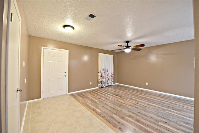Building Photo - 11028 Hard Rock Rd