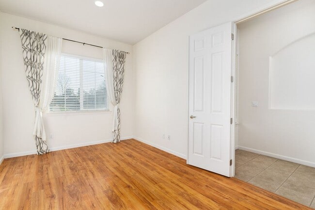 Building Photo - 3350 W Stewart Ave