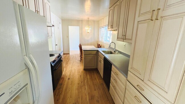 Foto del edificio - 10460 Davison Ave