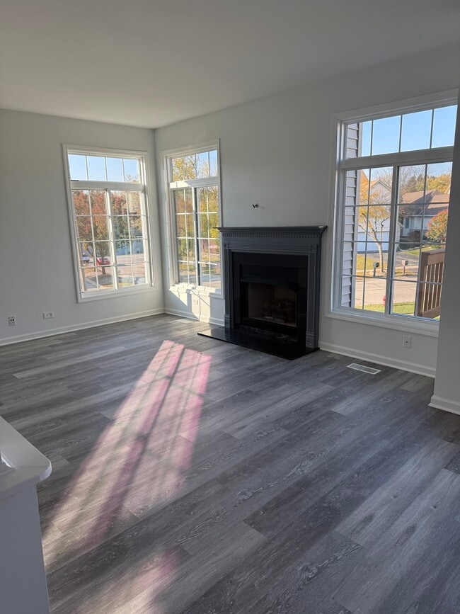 Building Photo - 921 Mesa Dr