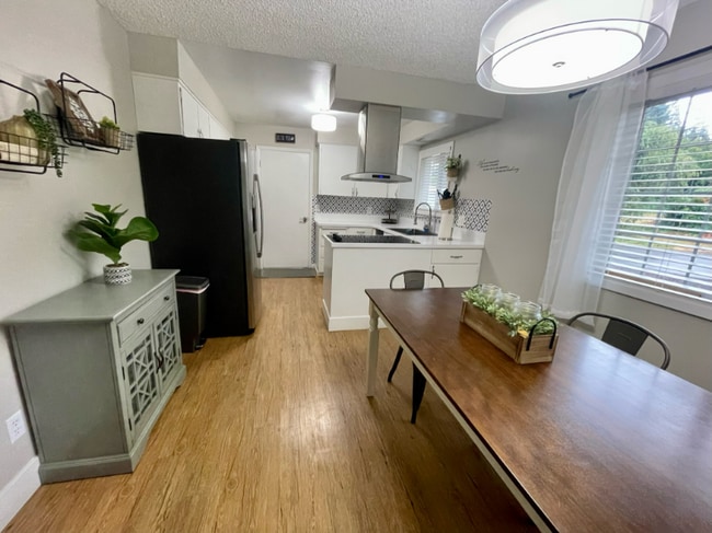 Photo - 9515 SW Edgewood St House