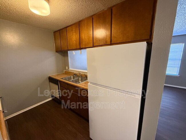 Building Photo - 1714 Short St