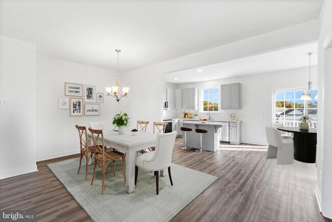 Foto del edificio - 982 Lorewood Grove Rd