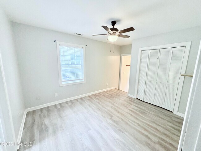 Foto del edificio - 414 Sherwood Rd