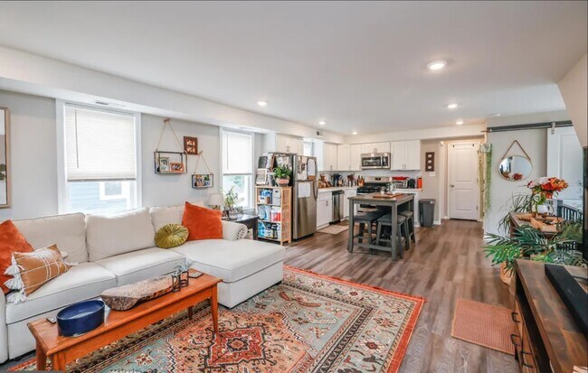 Foto del edificio - 414 Woodlawn Ave