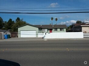 Building Photo - 1122 Farroll Ave