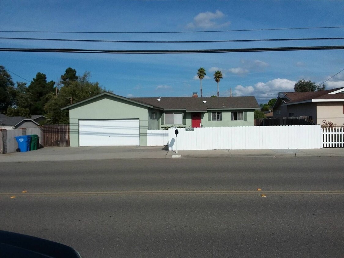 Primary Photo - 1122 Farroll Ave