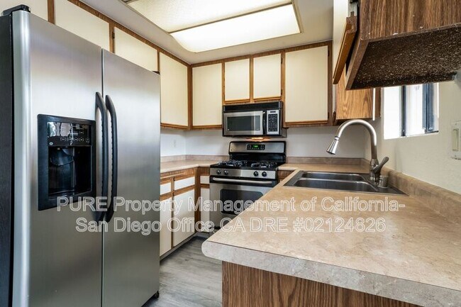 Building Photo - 3888 San Ramon Dr