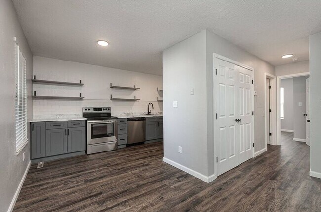 Foto del edificio - 1147 E Elm St