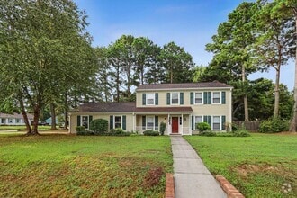 Building Photo - 130 Camelot Crescent