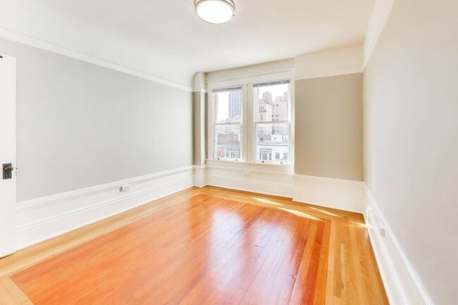 Building Photo - 860 Bush St