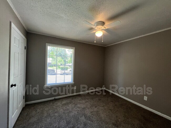 Building Photo - 3218 Brookmeade St