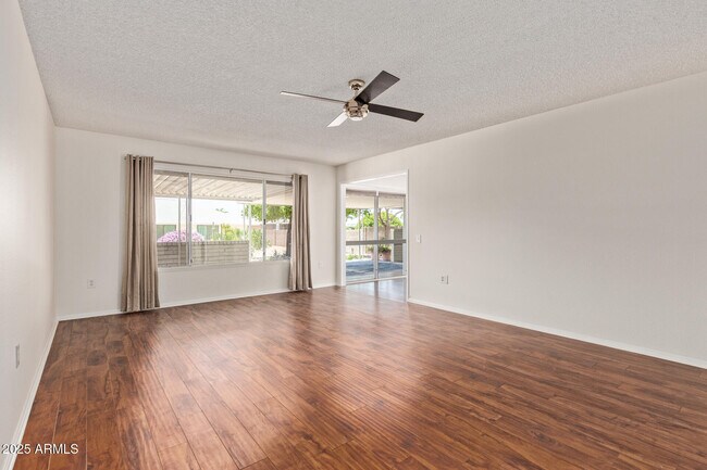 Foto del edificio - 12643 W Regal Dr