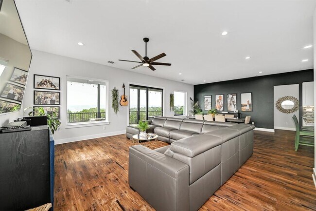 Foto del edificio - 18502 Venture Dr