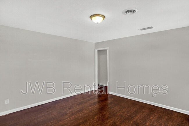 Foto del edificio - 4204 Lane Ave S