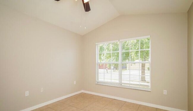 Foto del edificio - 421 Ashley Pl