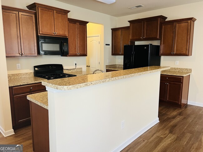 Building Photo - 233 Bobbie Way