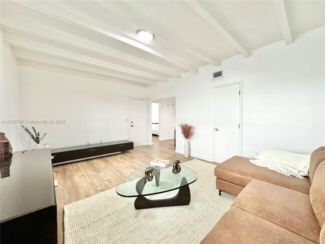 Foto del edificio - 3915 Meridian Ave