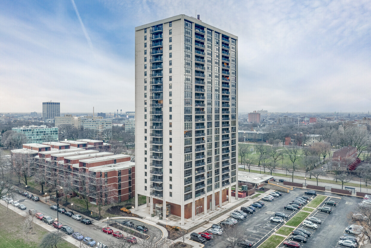 3001 S Michigan Ave - South Commons