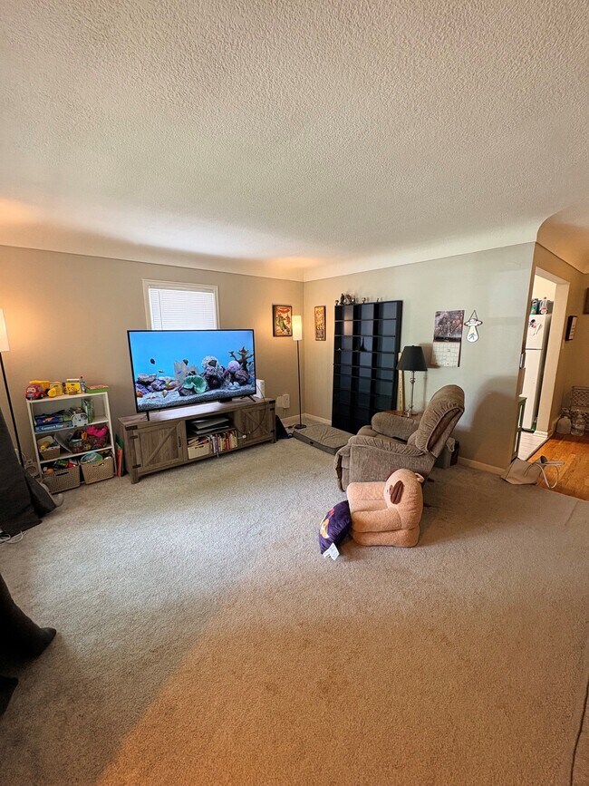 sala de estar - 3212 57th St