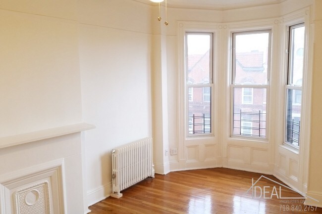 Building Photo - No Fee! Sunny 1.5 BR Park Slope with W/D!