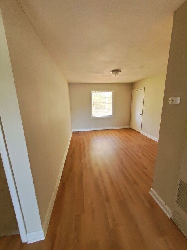 Foto del edificio - 1332 Gray Ave NE