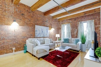 Building Photo - 256 Friend St