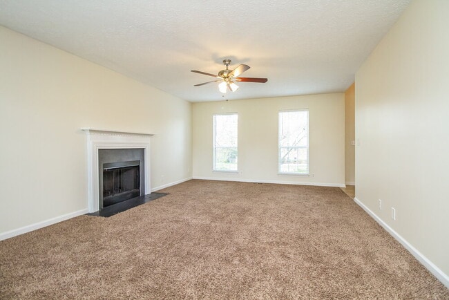 Building Photo - 2813 Louise Russell Dr