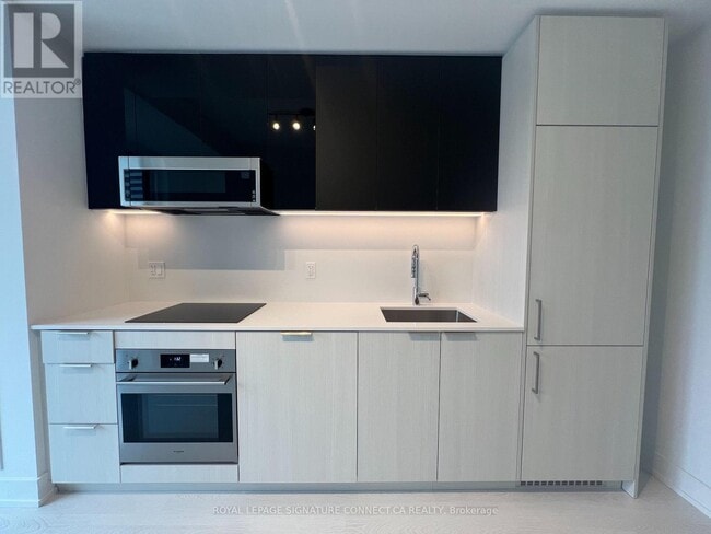 Building Photo - 308 Jarvis St