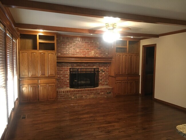 Building Photo - Gorgeous Home in Jenks Schools!